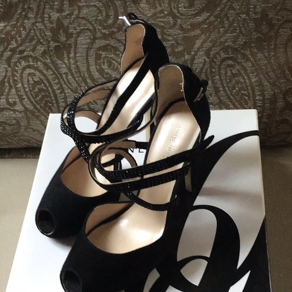 Shoes - Picture 2 of 8